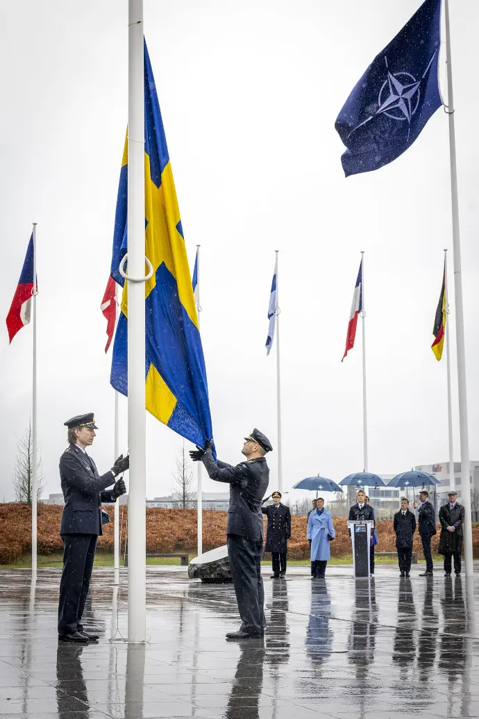 © NATO – Levée du drapeau suédois lors de la cérémonie d'adhésion du 11 mars 2024