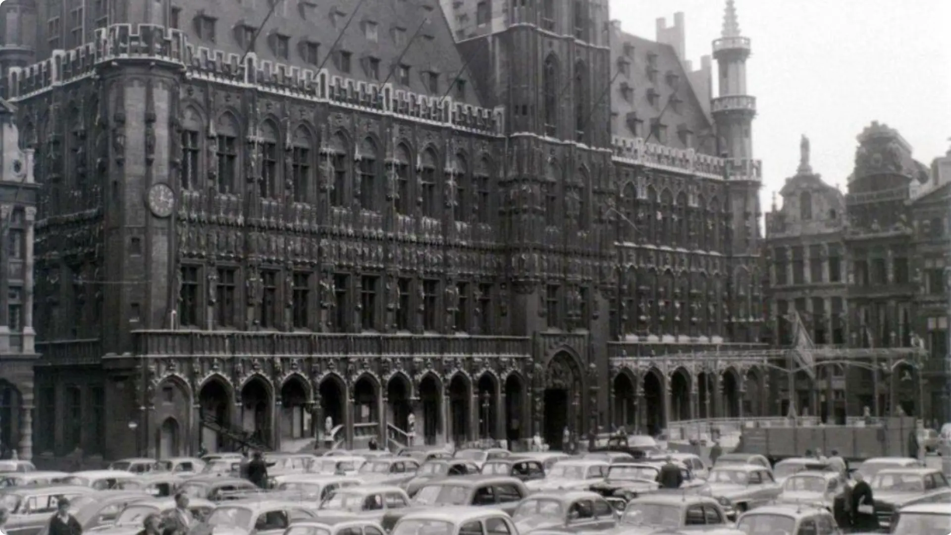  La Grand’Place utilisée comme parking dans les années 60